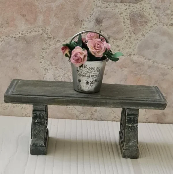 Dollhouse Miniature Metal Roses Bucket, 1/12 scale - Imagen 2