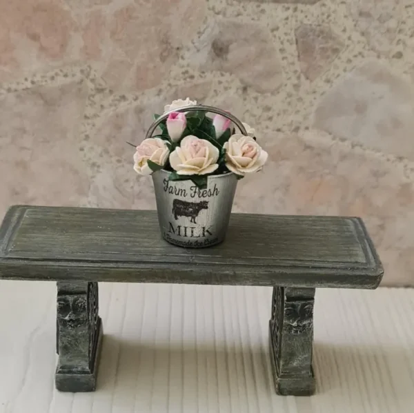 Dollhouse Miniature Metal Roses Bucket, 1/12 scale - Imagen 3