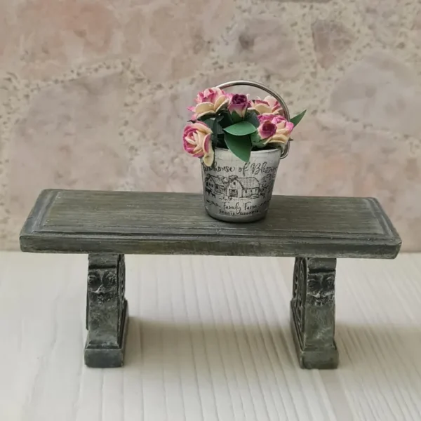 Dollhouse Miniature Metal Roses Bucket, 1/12 scale - Imagen 3