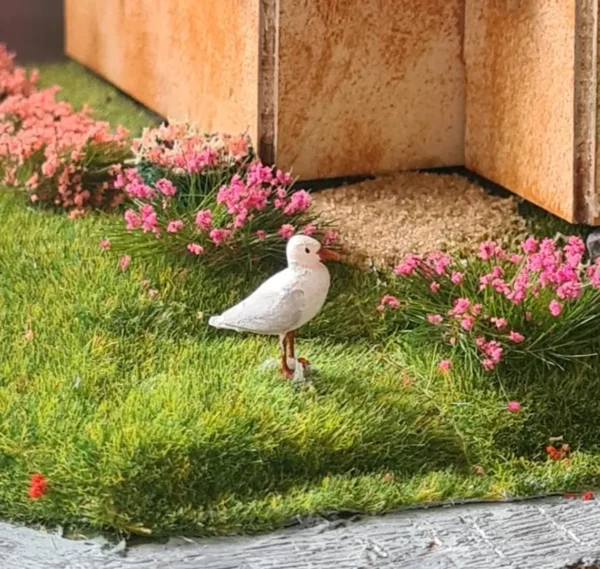 Dollhouse miniature seagull, scale 1/48