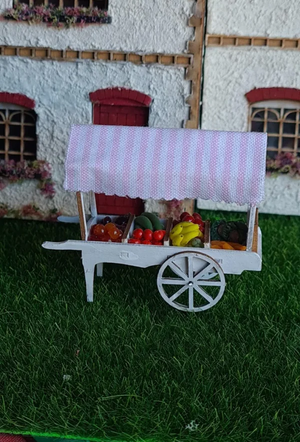 Dollhouse Fruit Market Barrow, 1/48 scale