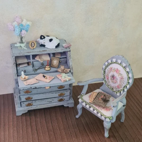 Dollhouse miniature writter desk with chair, 1/12 scale - Imagen 4