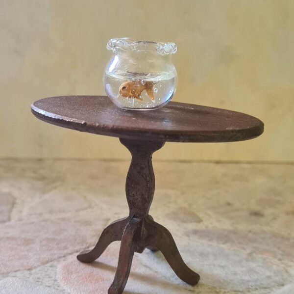 Dollhouse Miniatures Fish in a Glass Bowl with stand, 1/12 scale - Imagen 2