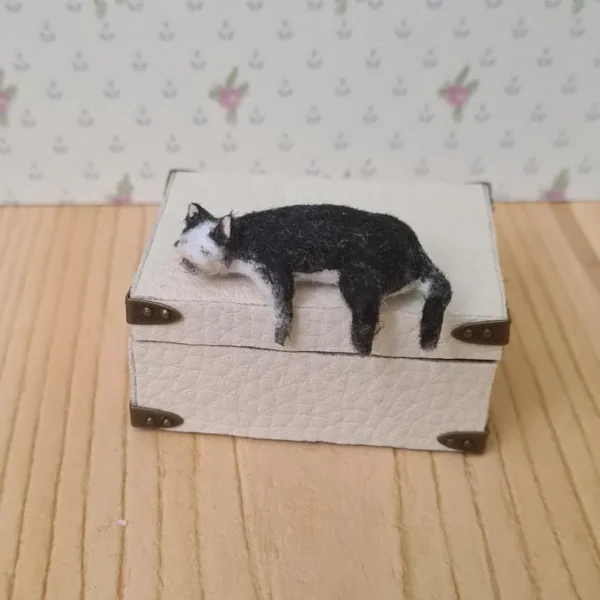 Dollhouse miniature cat 1/12 scale - Imagen 3