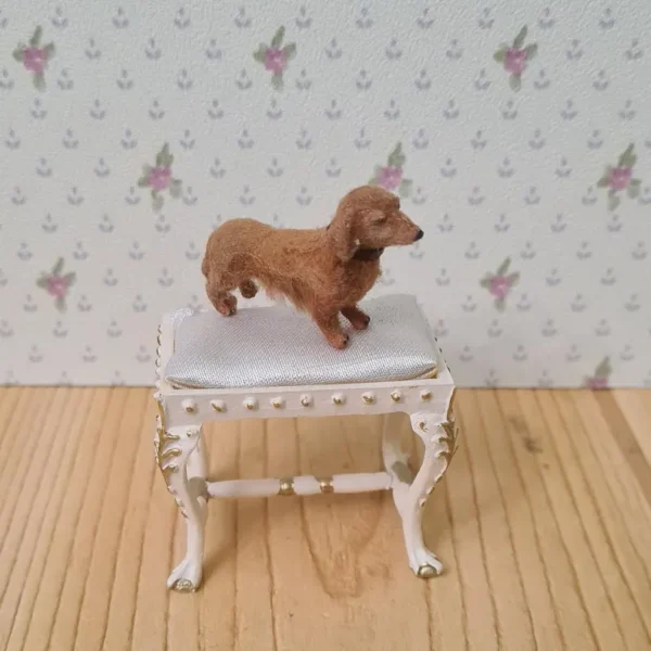 Dollhouse Miniature Dachshund Dog, 1/12 scale - Imagen 3