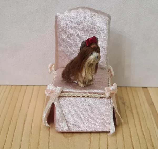 Dollhouse Miniature Yorkshire Dog, 1/12 scale - Imagen 4