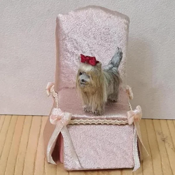 Dollhouse Miniature Yorkshire Dog, 1/12 scale - Imagen 2